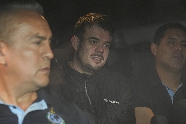 Van der Sloot arrives in US from Peru to face charges Van der Sloot arrives in US from Peru to face charges