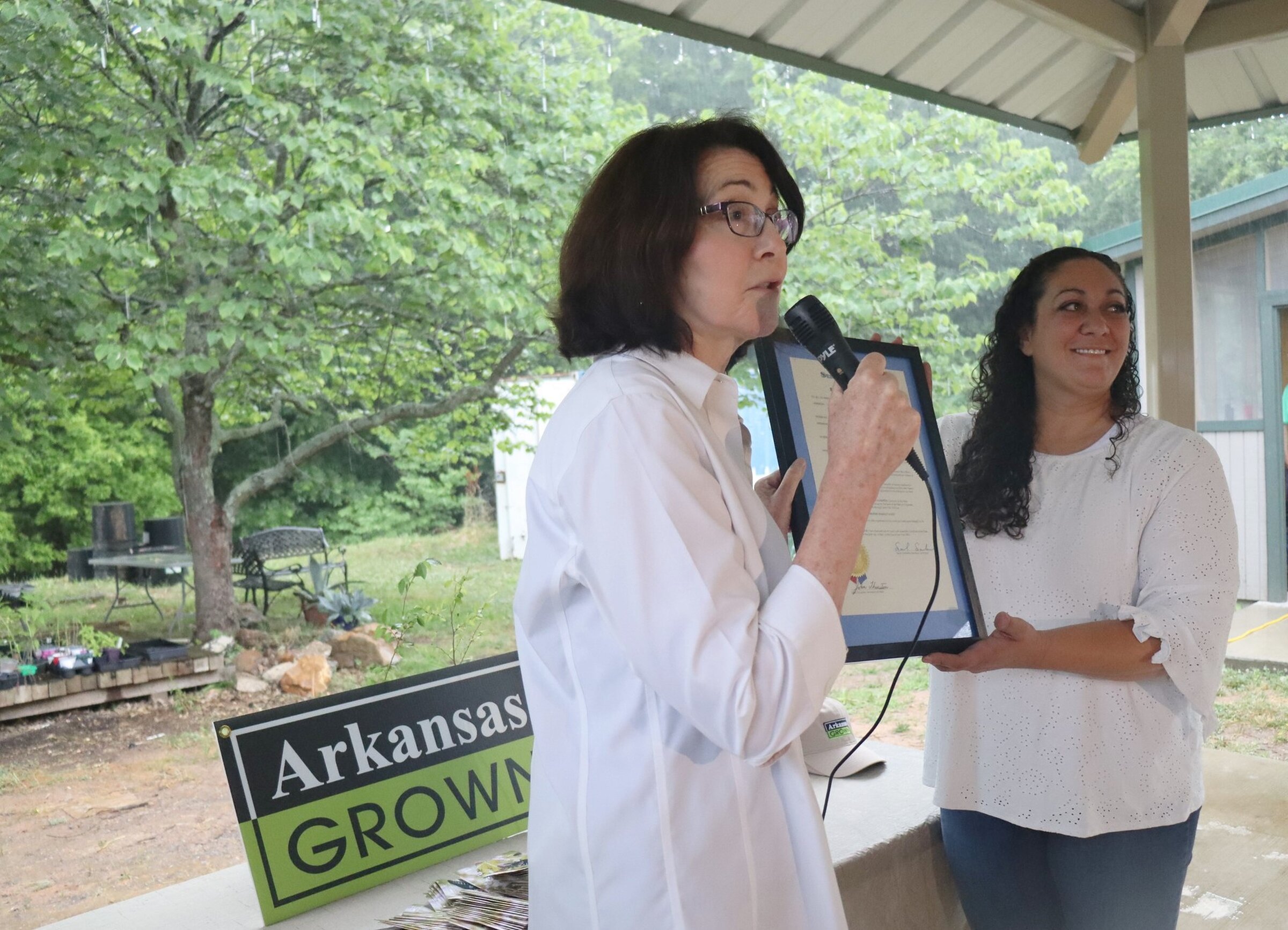 State salutes farmers markets