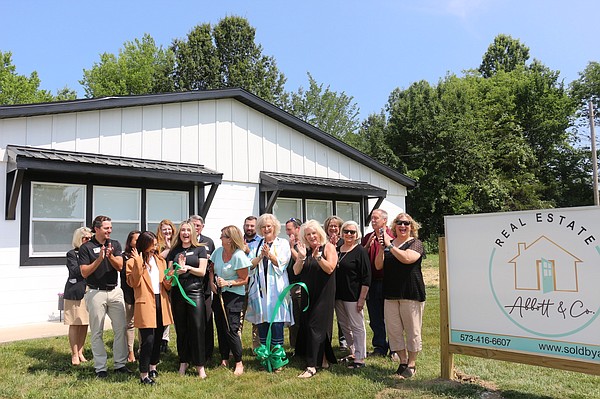 Abbott and CO. celebrates new location - Vimarsana News