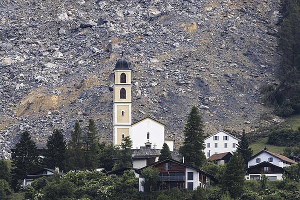 Swiss rockslide narrowly misses evacuated village - Vimarsana News
