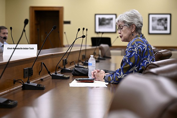 Arkansas' constitutional officers getting 3% raise in salary - Vimarsana News