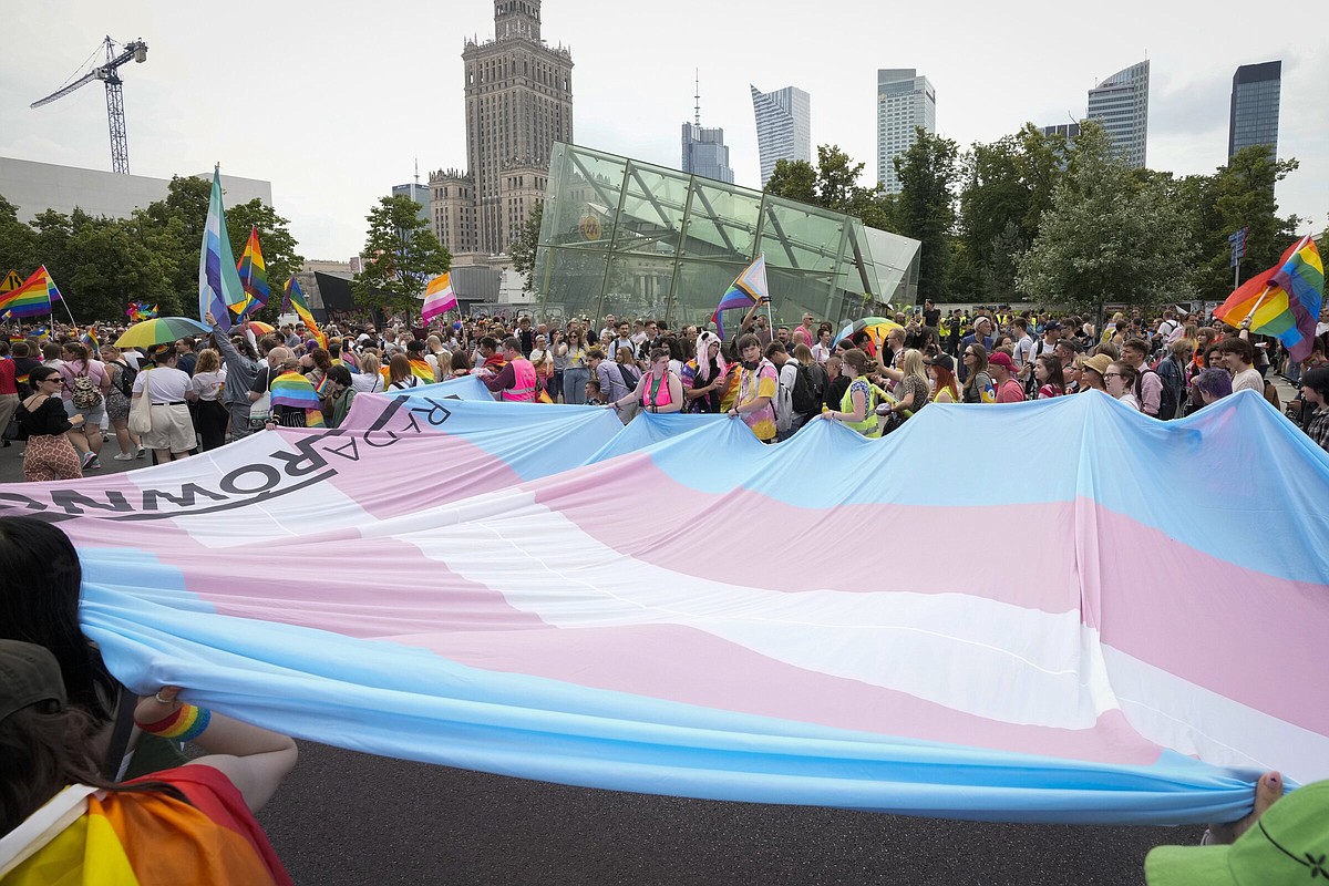 U.S. ambassador to Poland joins in Pride parade