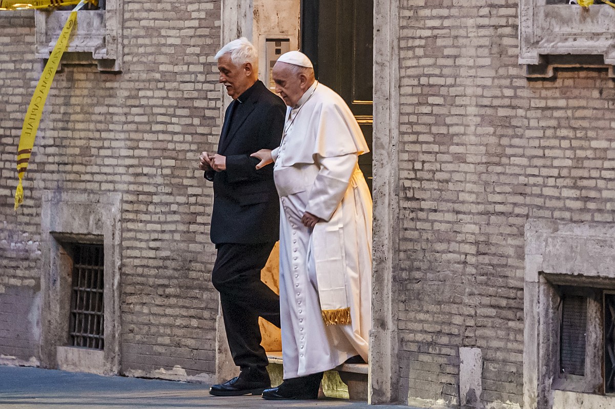 Supporter defends expelled Jesuit priest against ‘lynching’