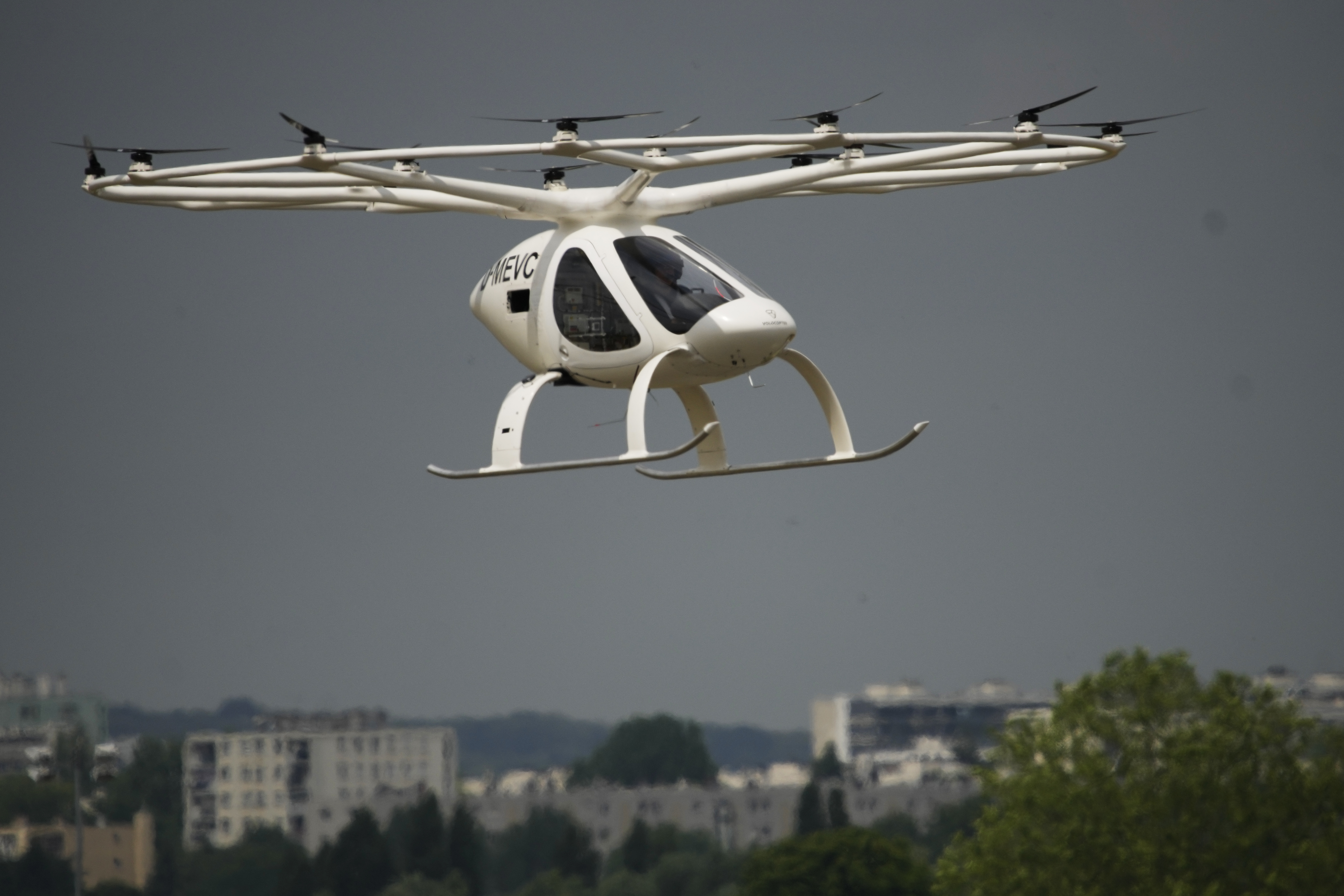 Lean green flying machines take wing in Paris, heralding transport revolution - Vimarsana News