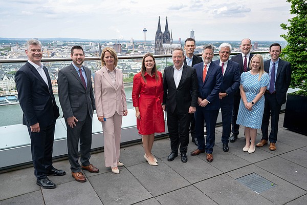 PHOTOS: Gov. Sanders meets with LANXESS officials in Germany | El ...
