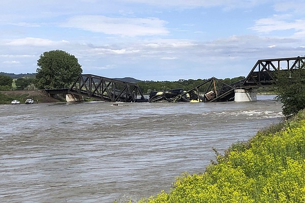 Train carrying hot asphalt molten sulfur plunges into Yellowstone River as bridge fails