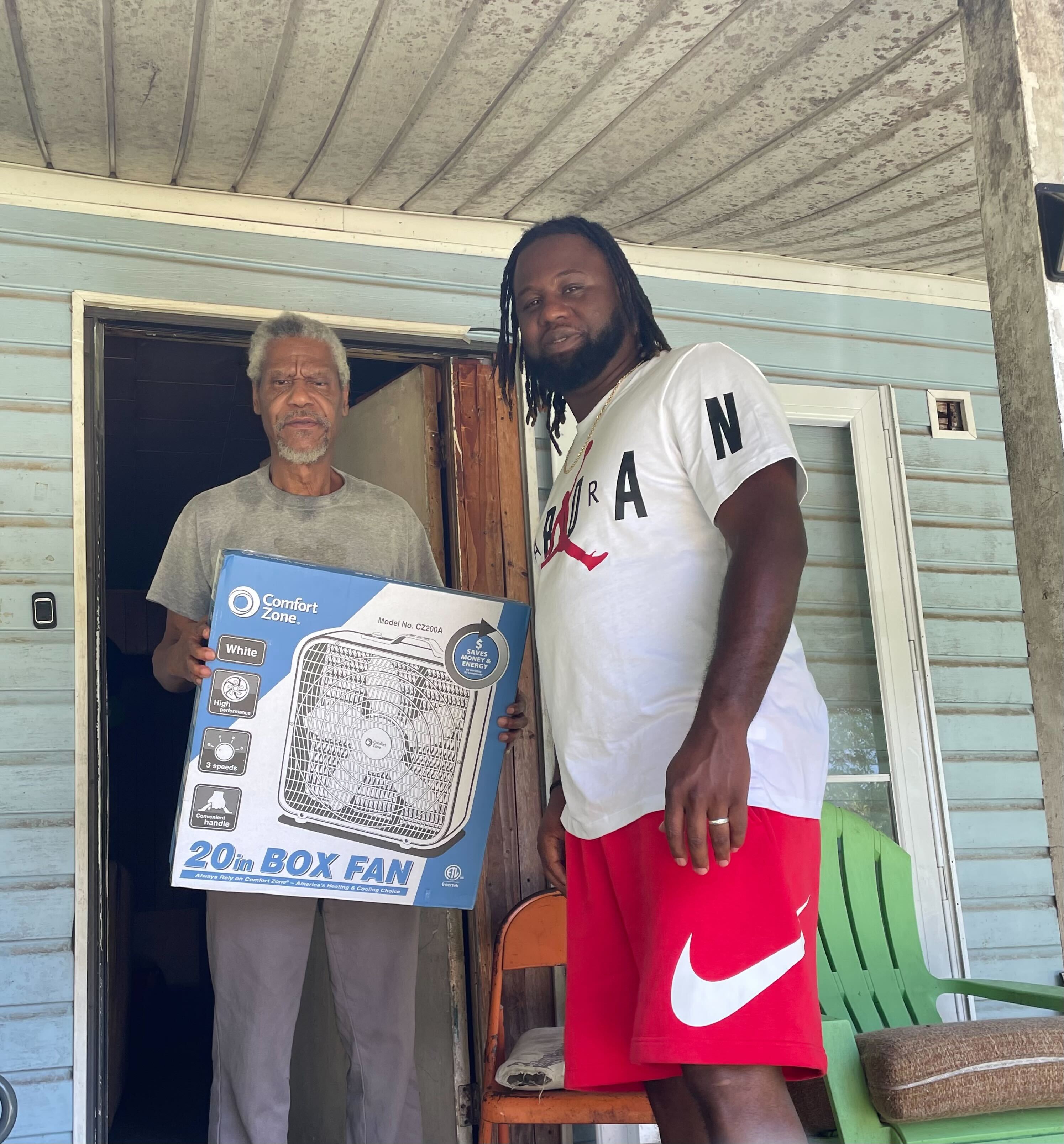 PHOTOS Fan drive in Smackover helps seniors keep cool El Dorado News