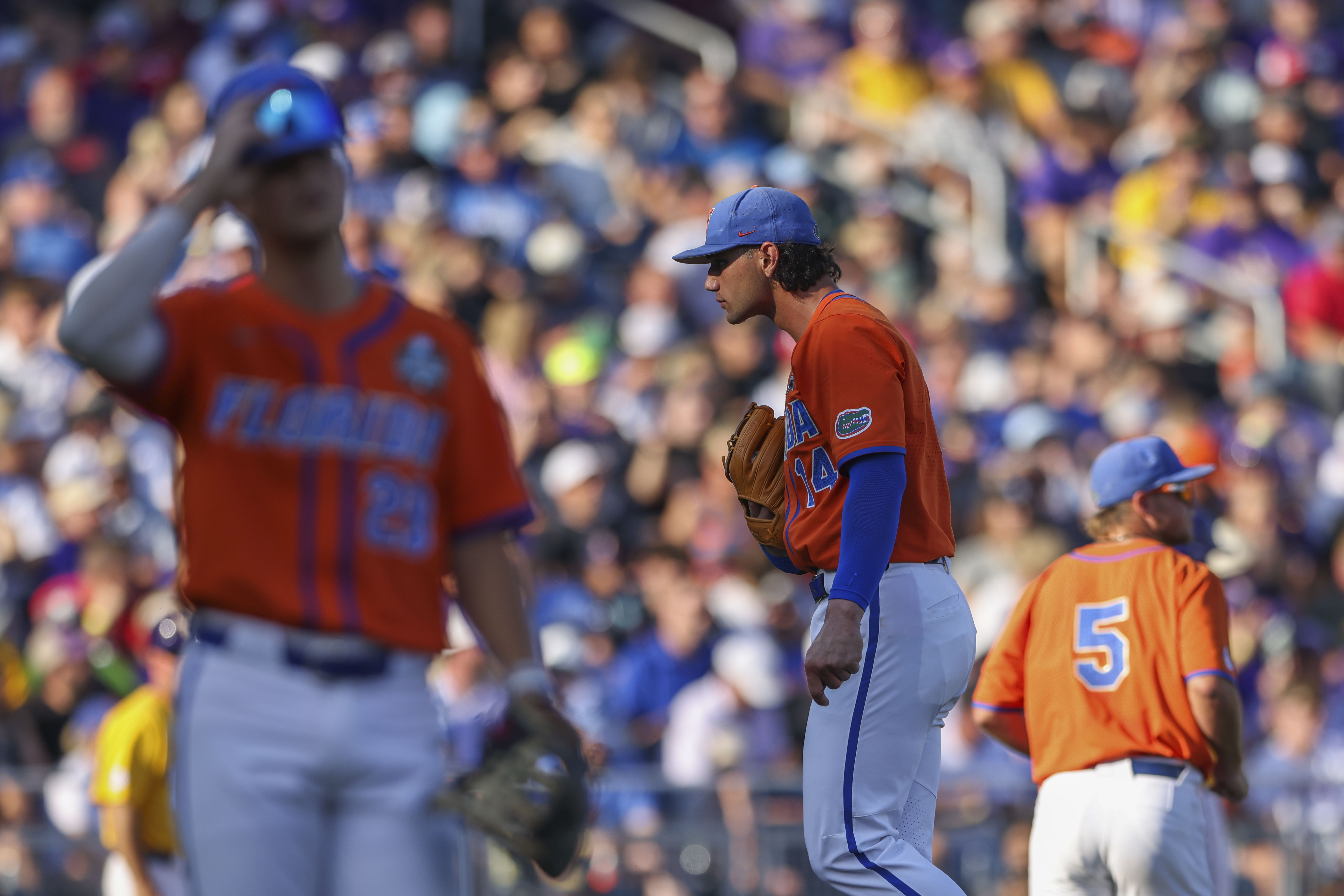 Florida sets College World Series record for runs with 24-4 win