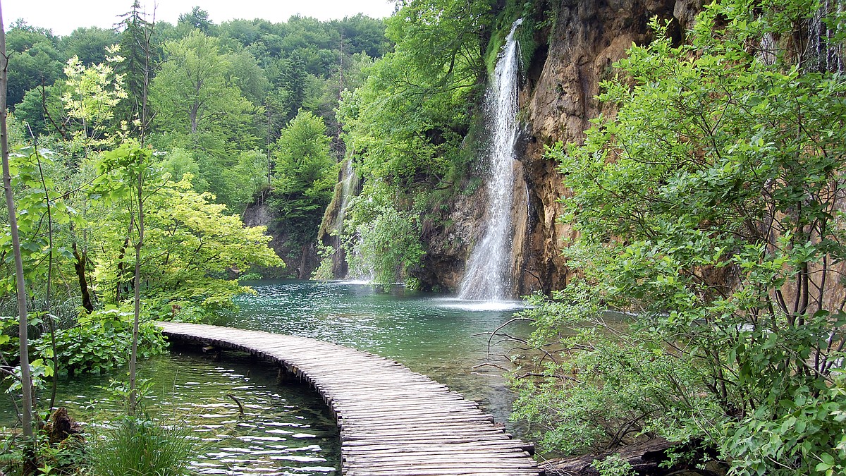 Exploring the misty splendor of Croatia’s Plitvice lakes