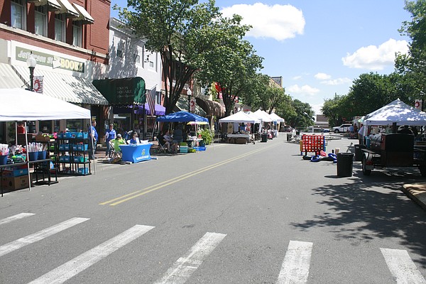 Summer on the Square set with steak cookoffs, relay race, live music and more - Vimarsana News