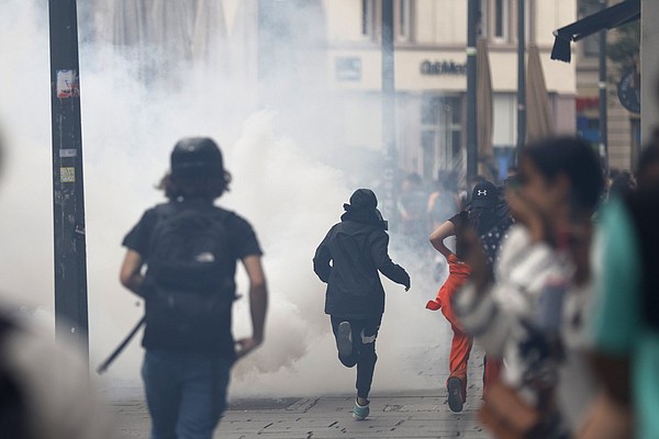 Social media fuel more rioting in France - Vimarsana News