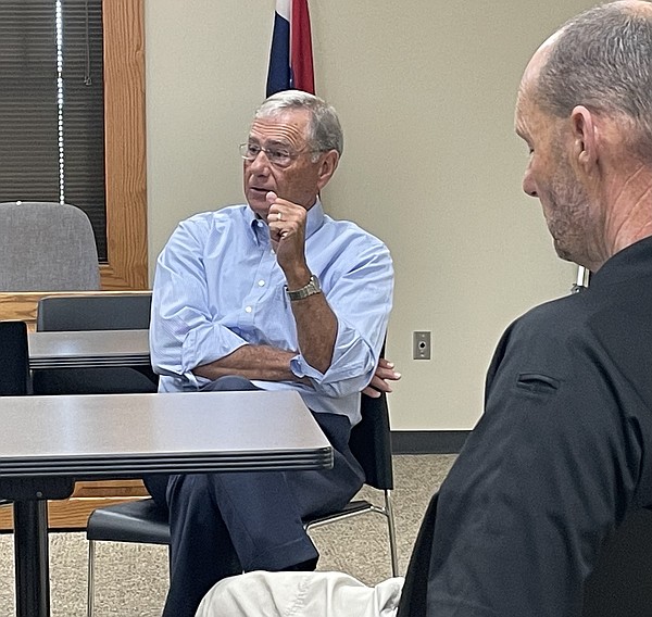 Rep. Blaine Luetkemeyer visits Chamber of Commerce - Vimarsana News