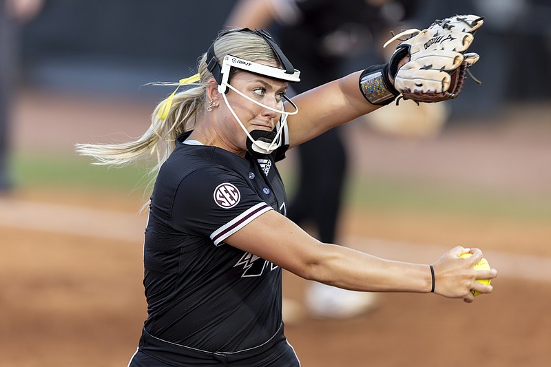 Arkansas softball transfer brings big family into Razorback fan base