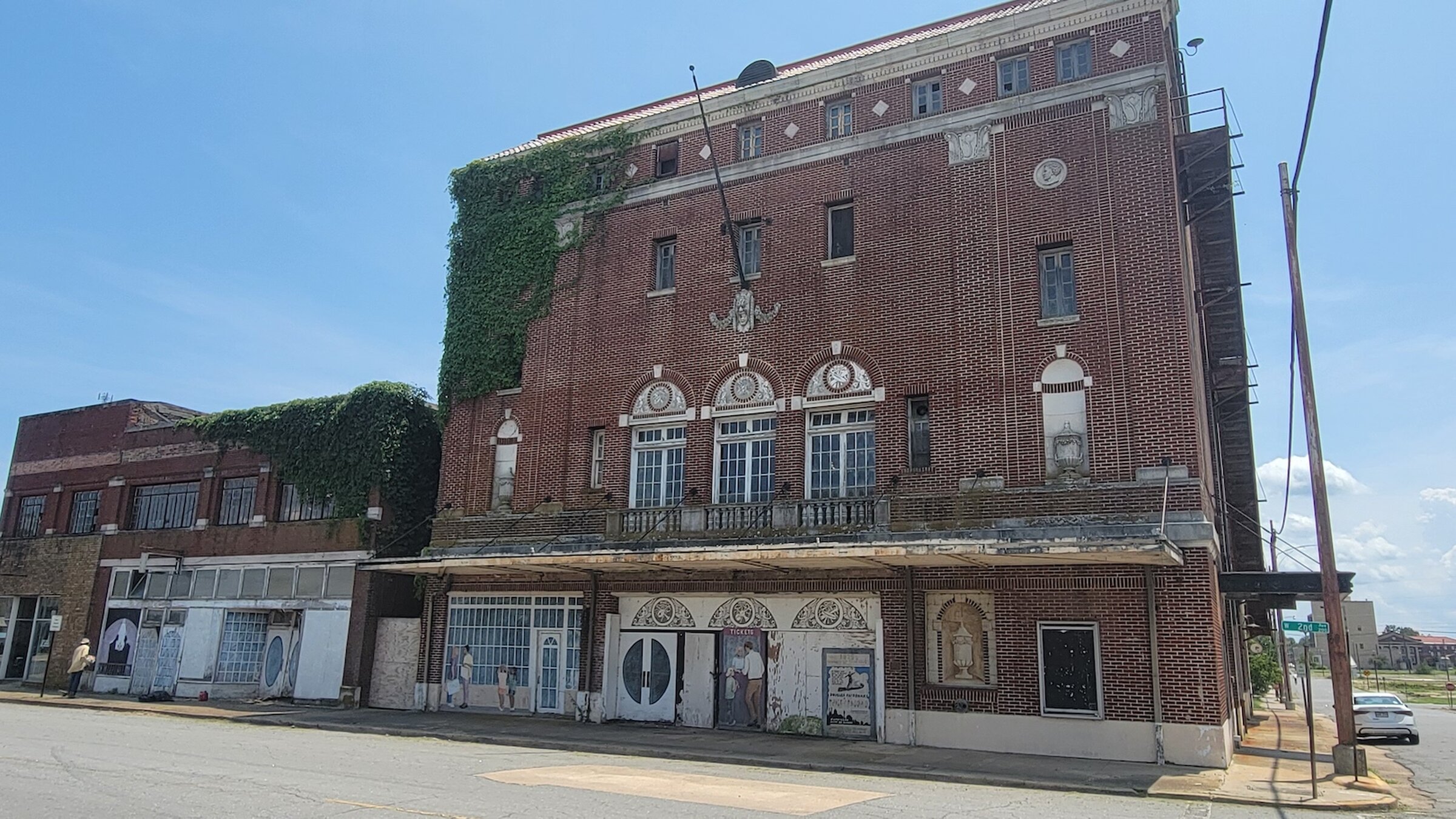 City Council backs work on Saenger