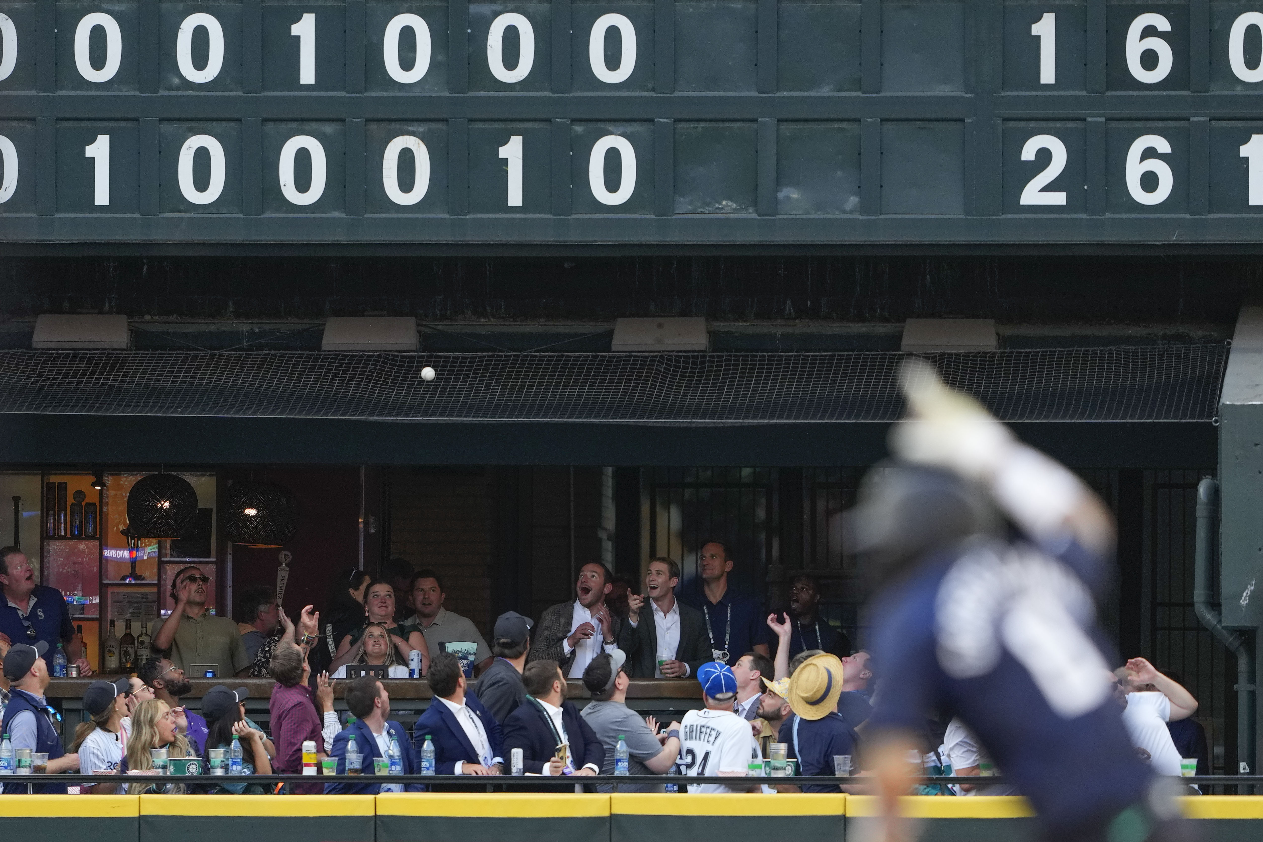 Long time coming: Diaz's HR in eighth ends NL's skid