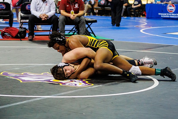 Ray becomes first Fulton wrestler to sign for William Woods - Vimarsana News