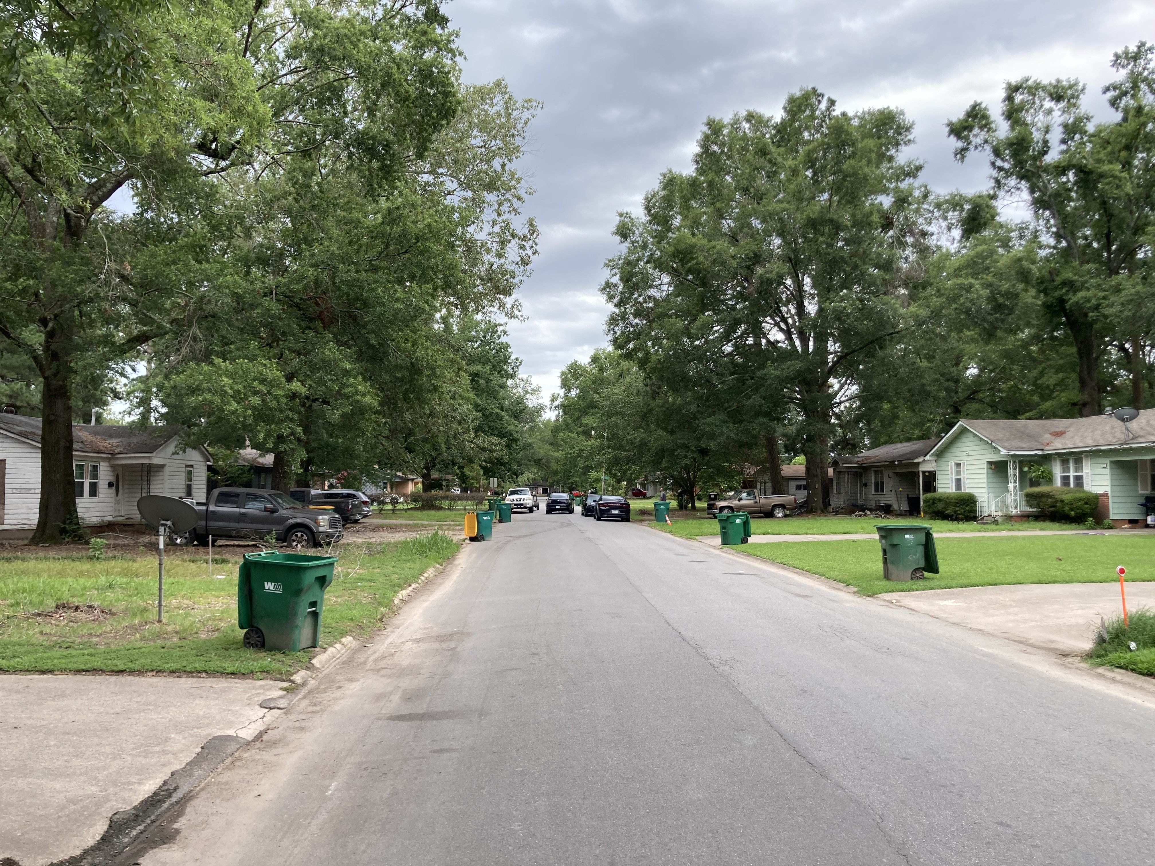 Boy, 17, found fatally shot along Pine Bluff street