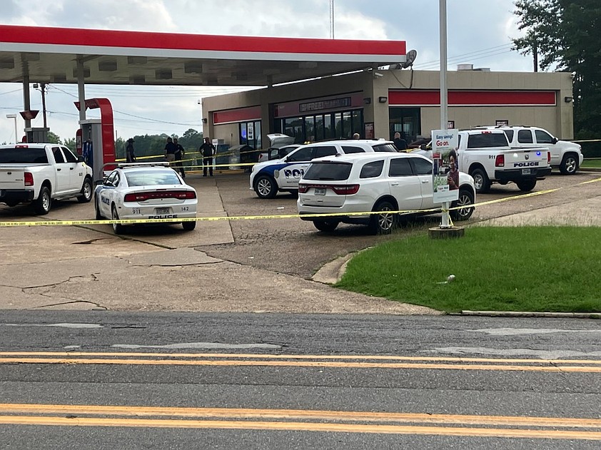 Gunshot victim shows up at convenience store | Magnolia Banner News