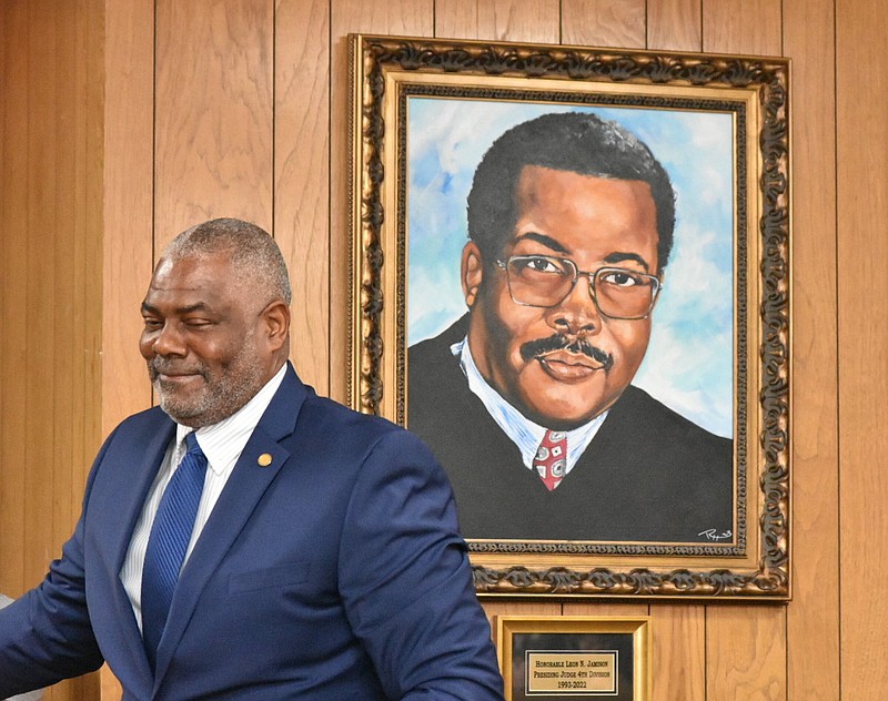 Retired judge honored in Jefferson County courtroom dedication