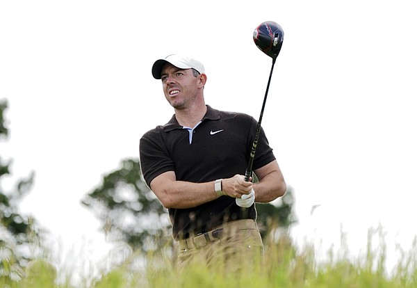 McIlroy out front in gusty conditions - Vimarsana News