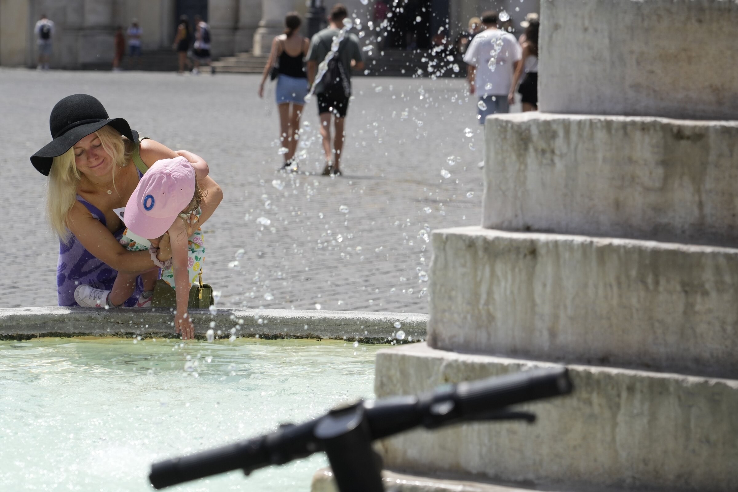 Heat waves scour Mediterranean - Vimarsana News