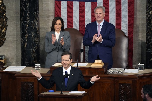 Addressing Congress Israeli president gets warm welcome