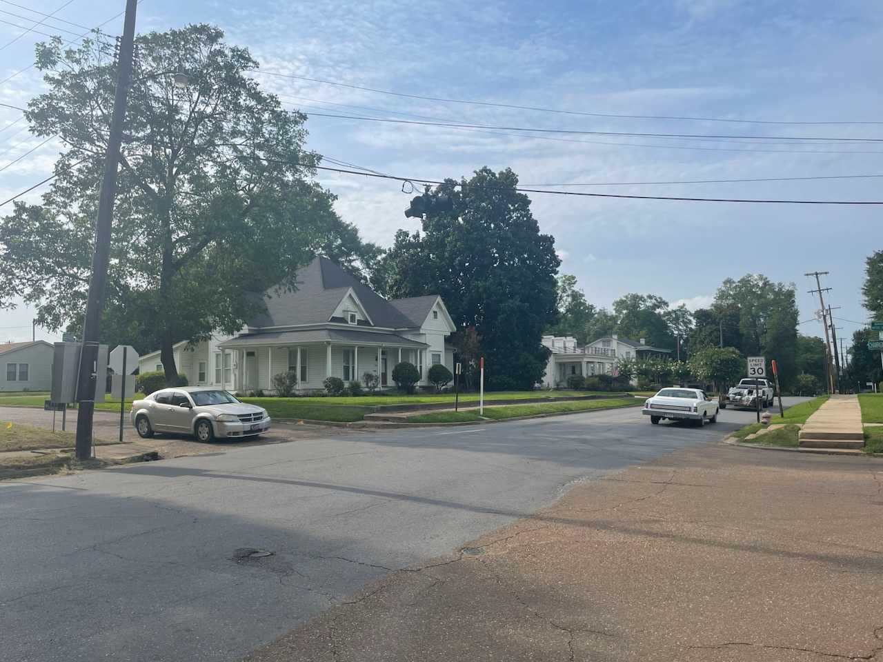 Stop lights replaced with signs at Champagnolle-Madison-Sheppard junction - Vimarsana News