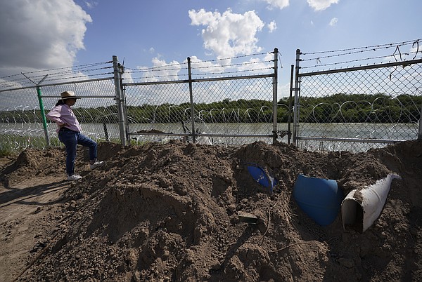 Texas uses disaster declarations to install buoys and razor wire on the USMexico border Texas uses disaster declarations to install buoys and razor wire on the USMexico border
