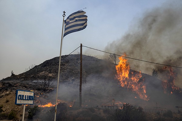 More people flee Greek wildfires - Vimarsana News