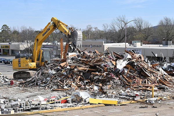 Code variances for gas station planned at former Mr Burger site in Fayetteville move through commission