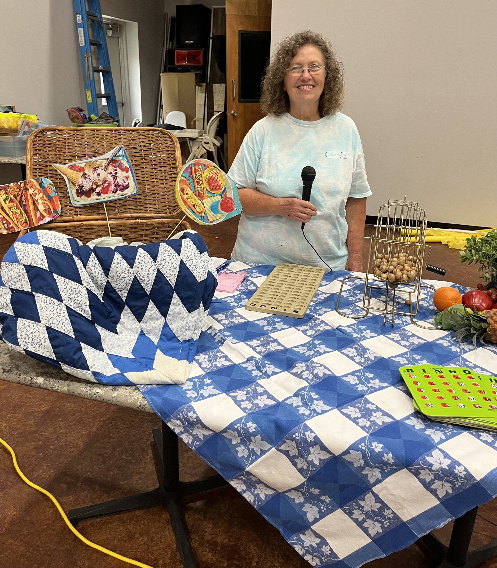 Homemakers hold annual picnic