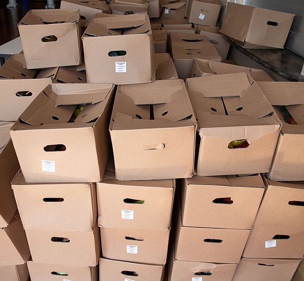 Quinn Chapel ministry gives away fresh produce Jefferson City News