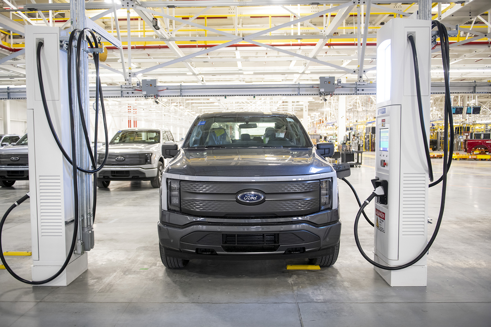 Henry Payne: Slow EV sales at odds with automakers' electric ambitions - Vimarsana News