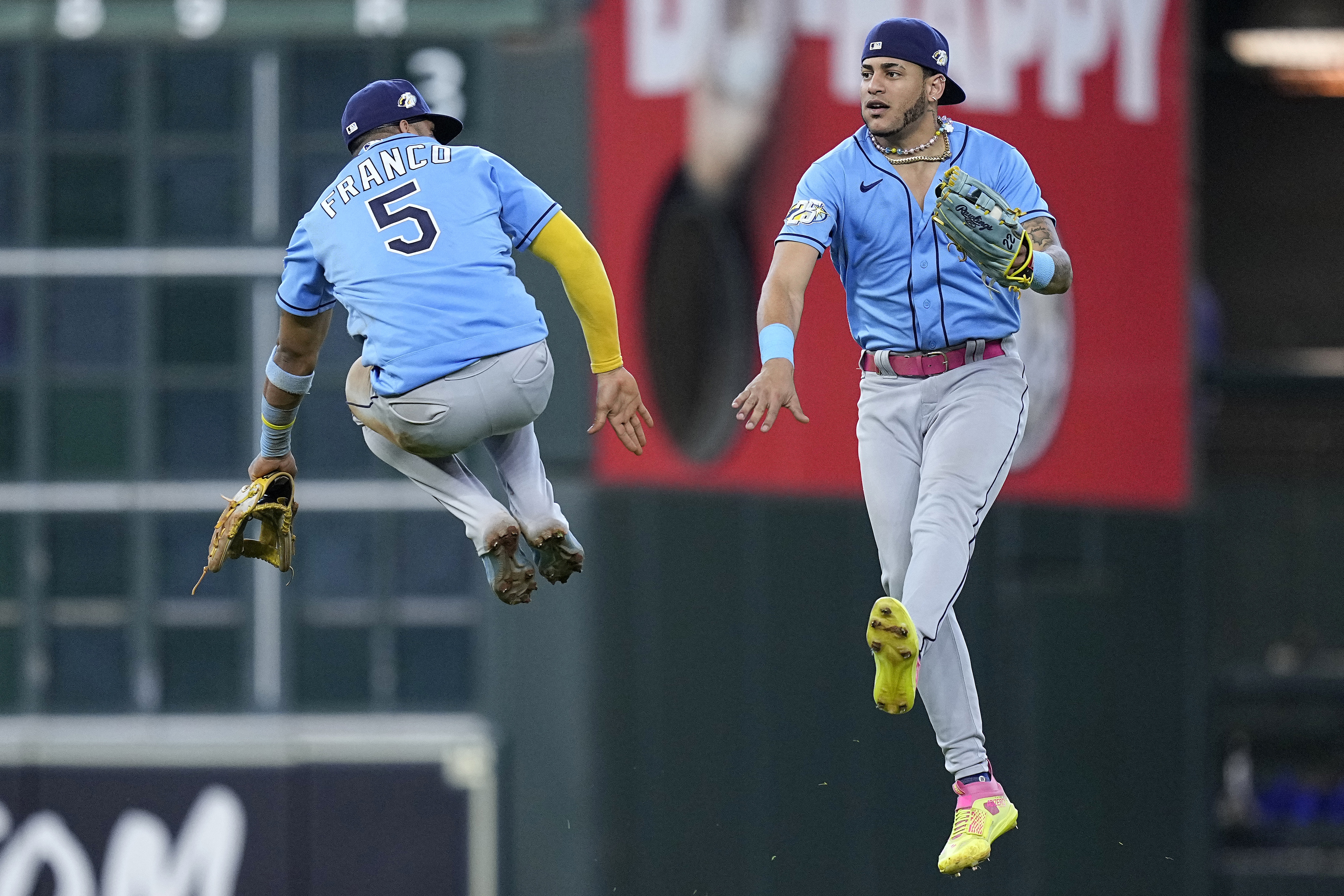 Jose Altuve tried to pass along tip to Alex Bregman in Game 5