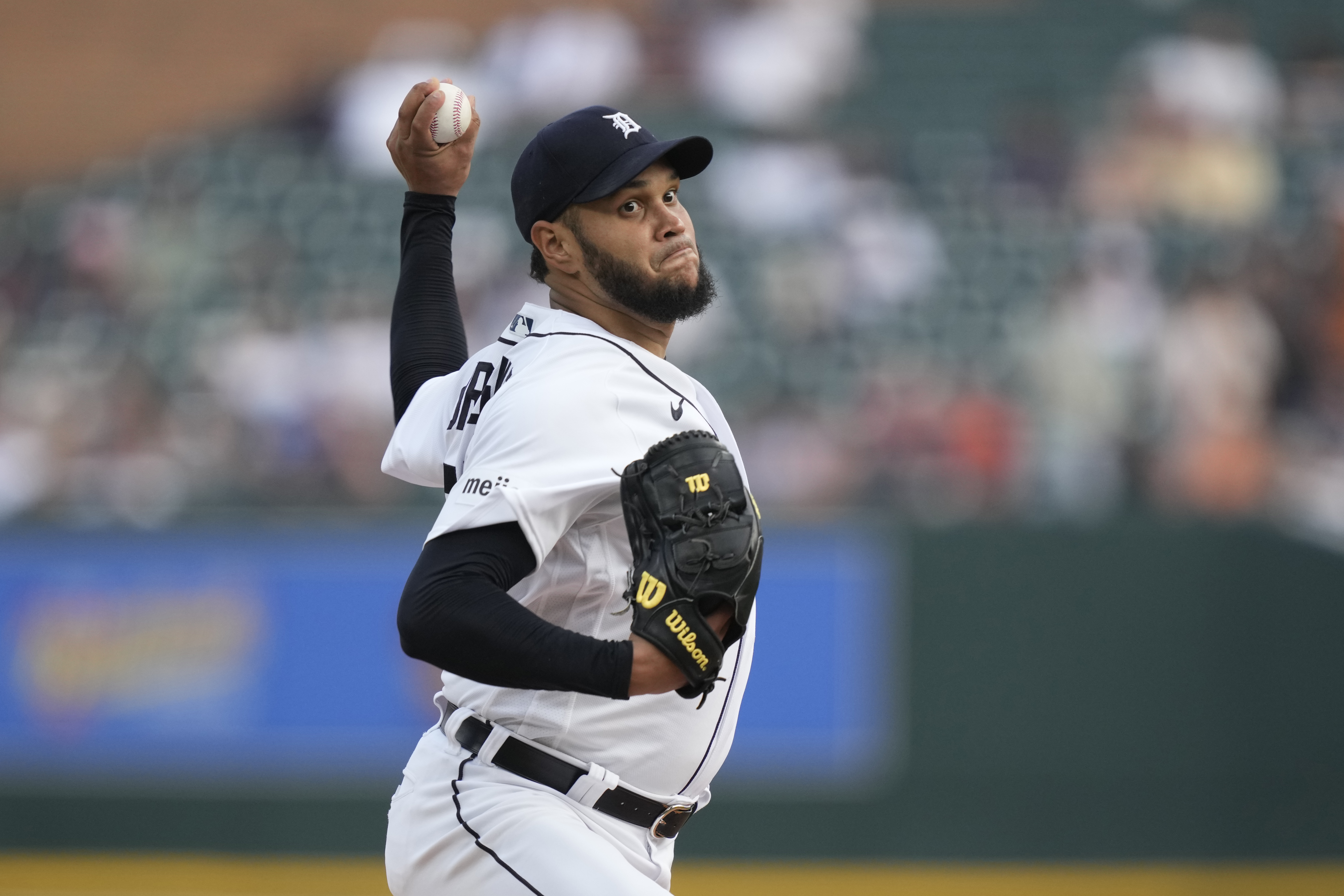 Mariners get shortstop Wilson in trade with Pirates