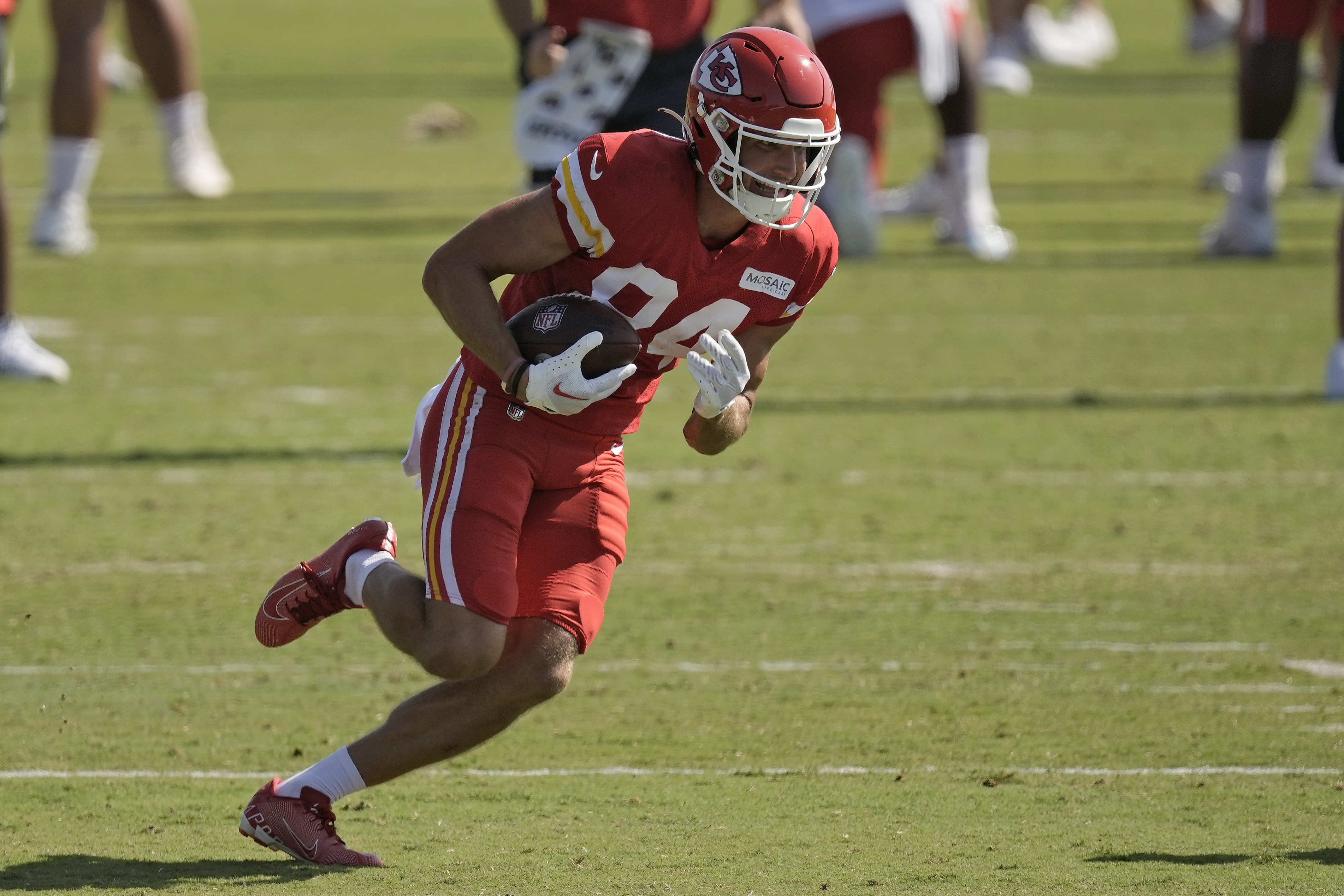 Clyde Edwards-Helaire a team player in Chiefs' crowded backfield