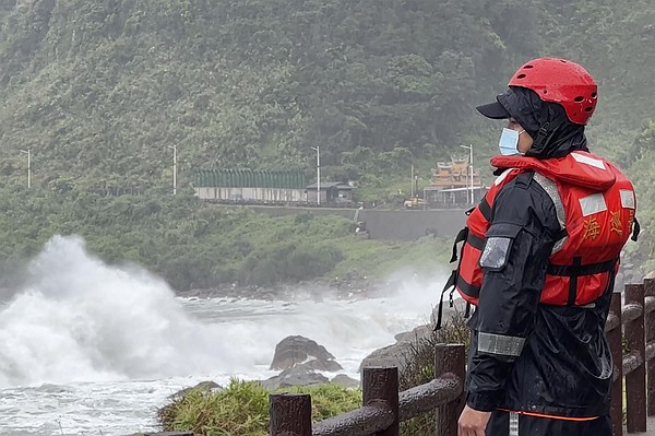 Typhoon Khanun forecast to turn back to Japanese islands - Vimarsana News