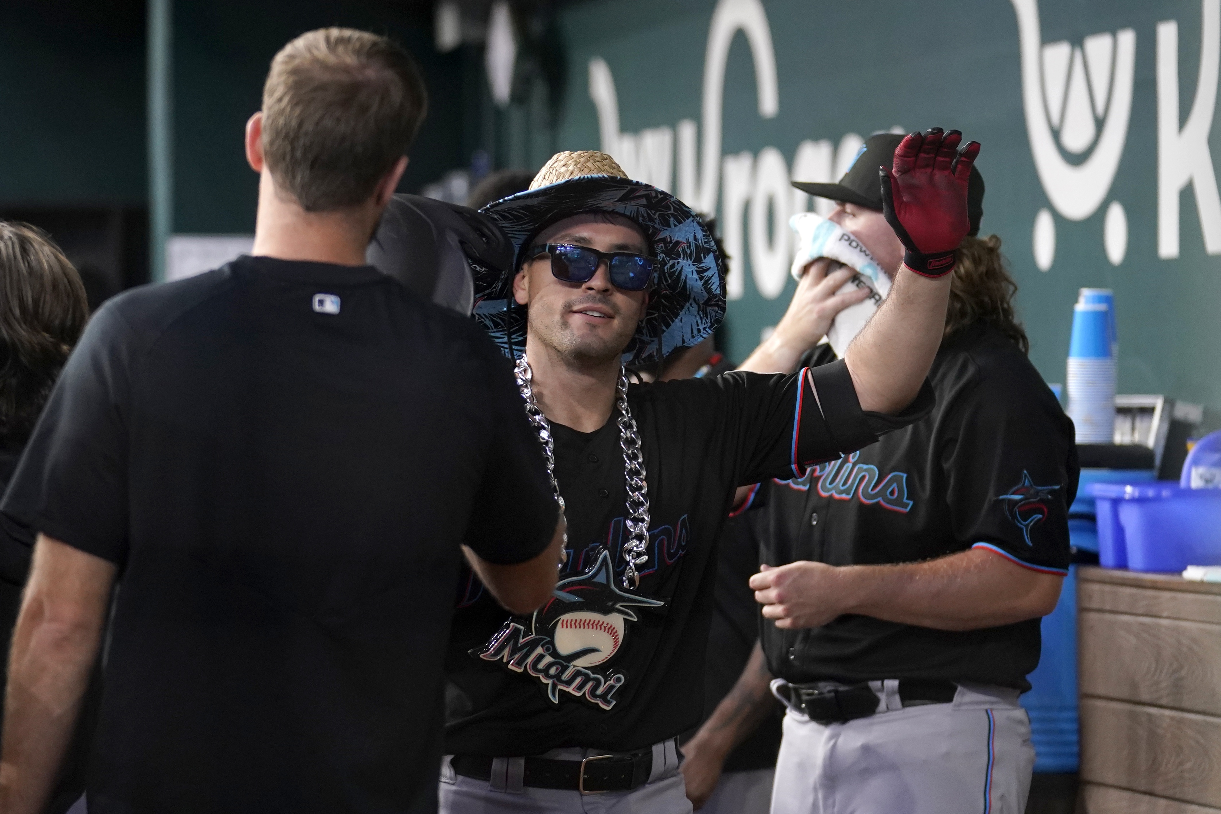 Rangers rally past Marlins for 5th straight win