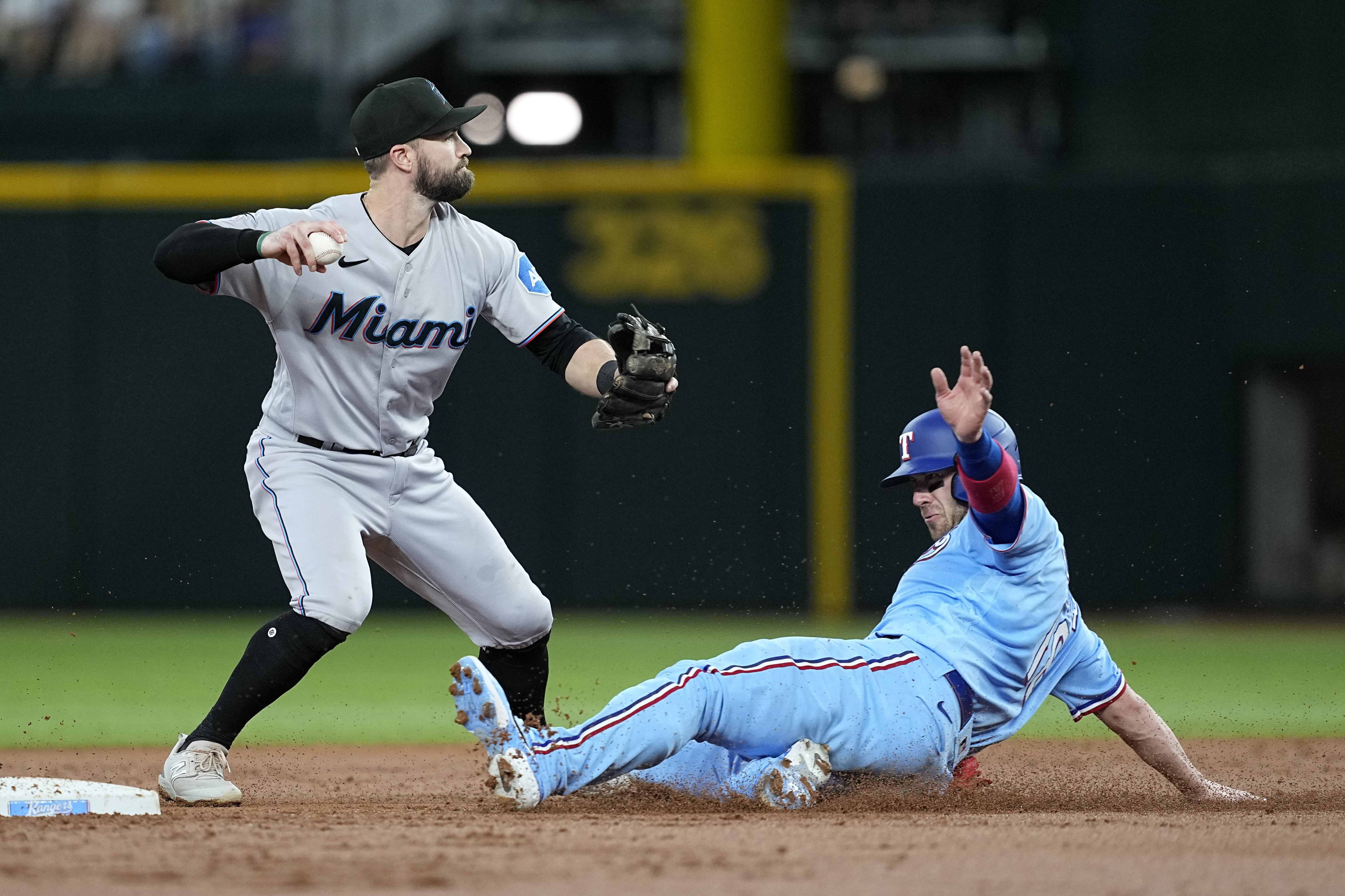 Nathan Eovaldi extends scoreless streak as Rangers blank A's