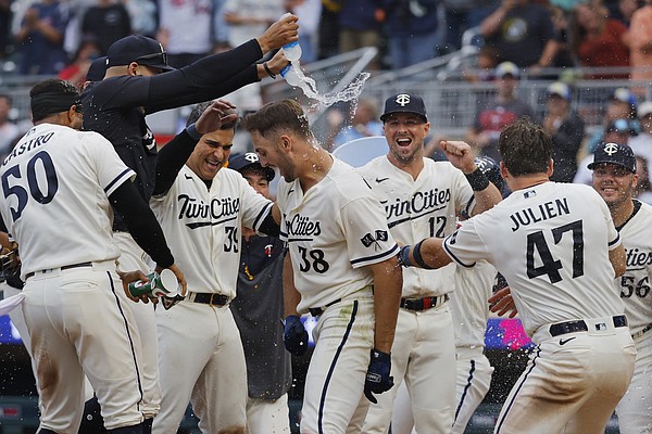 Dallas Keuchel struggles in Twins' loss to Phillies