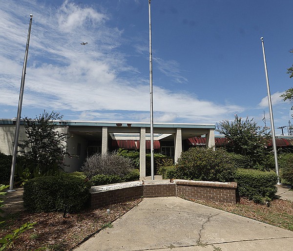 Demolition of old Little Rock Police Department headquarters to clear way  for new municipal courthouse
