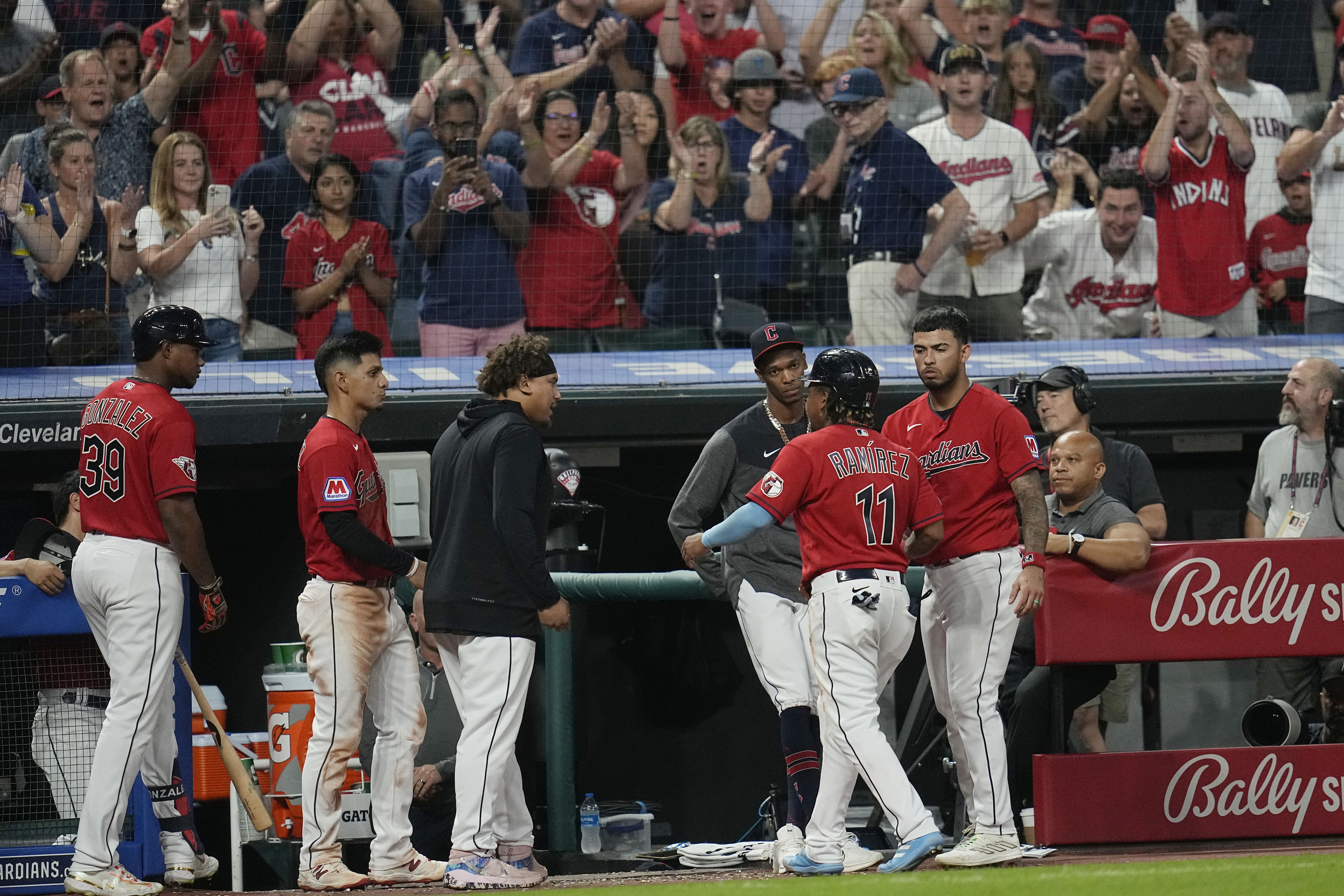 Amid Anderson's appeal, Vaughn's bat lifts White Sox over Yankees