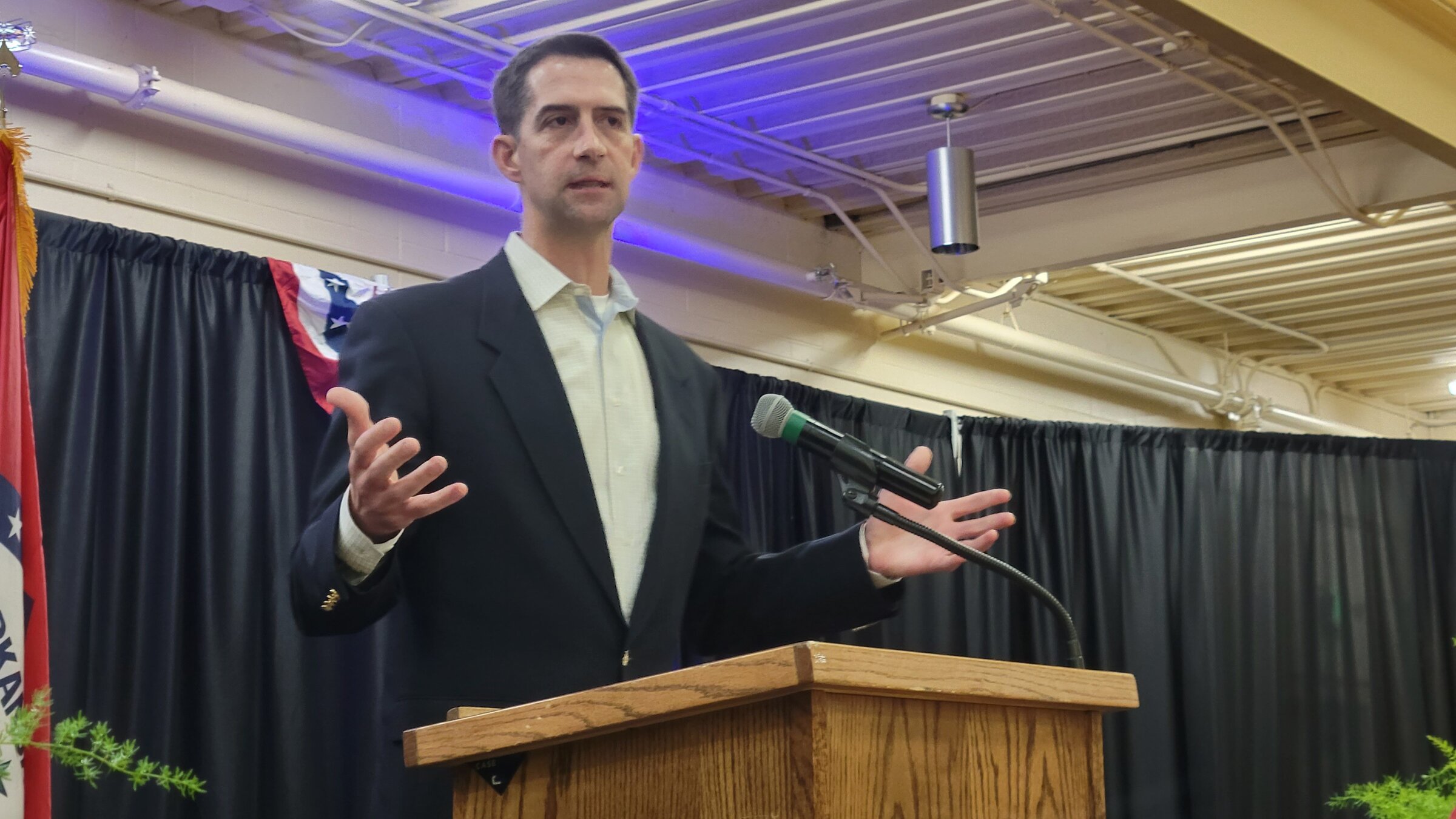 Cotton attacks Biden at Republican dinner