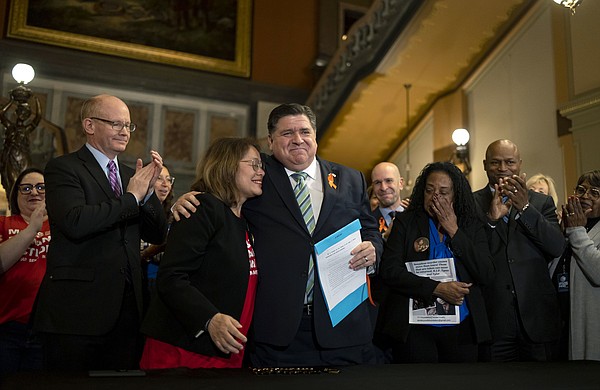 Illinois high court backs gun law Illinois high court backs gun law