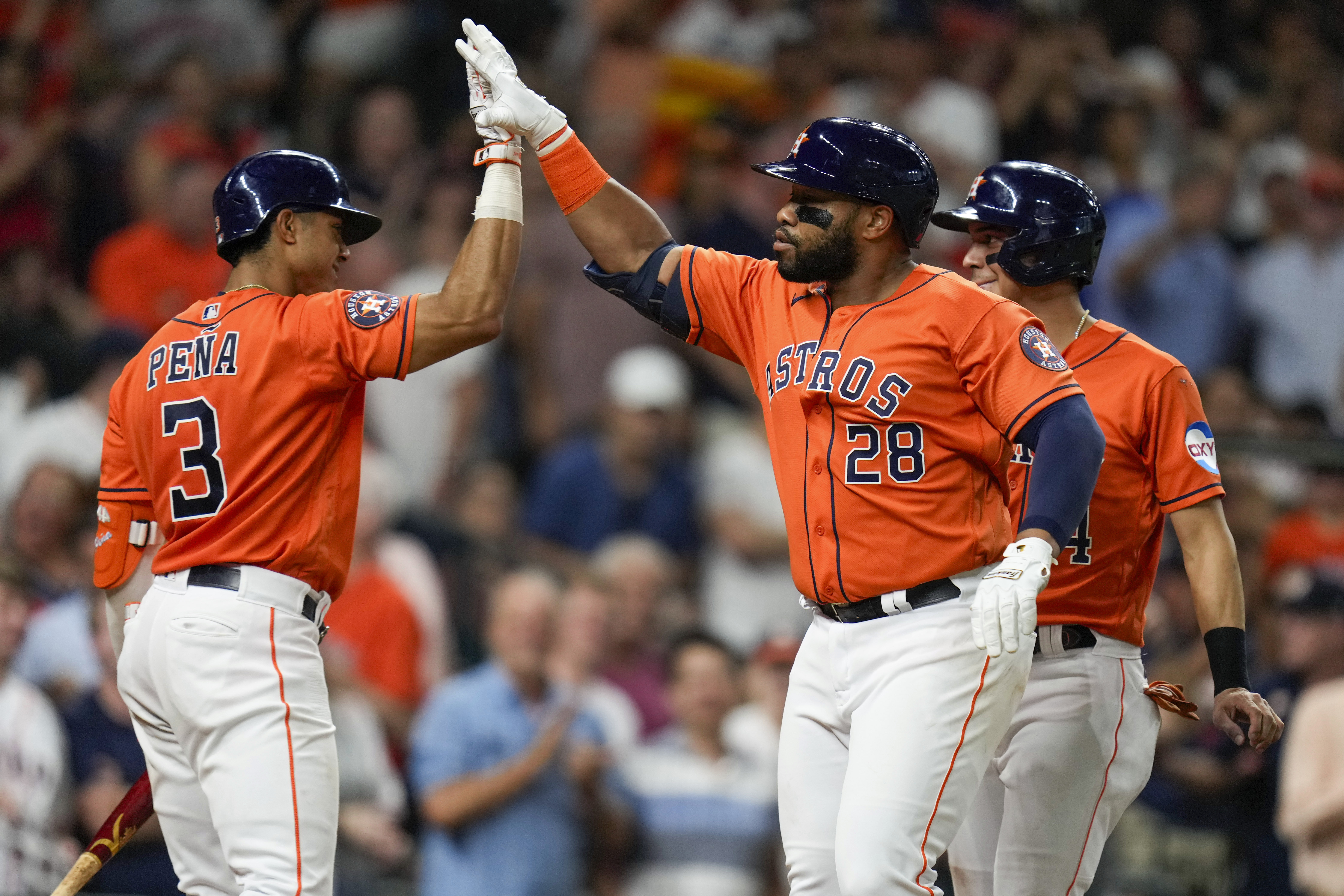Singleton homers twice in Verlander's 500th start to lead Astros over Angels, 11-3 - Vimarsana News