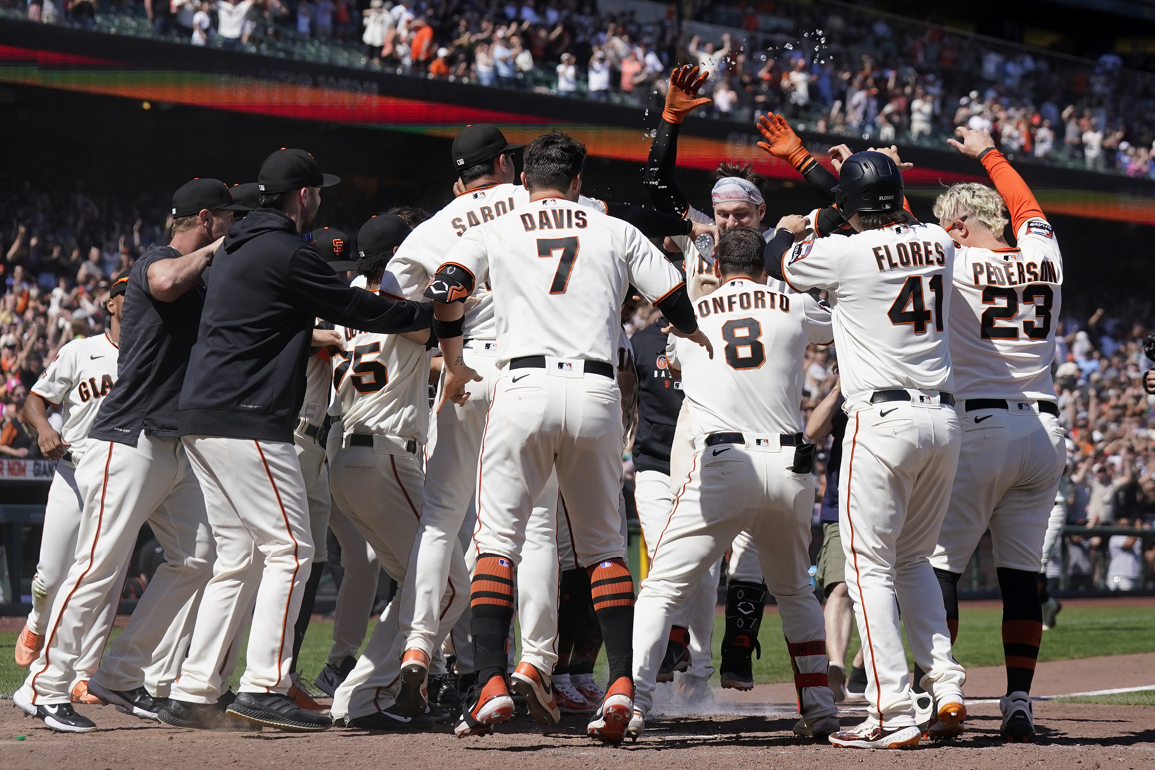 Brandon Crawford's kids had great reaction to walk-off homer