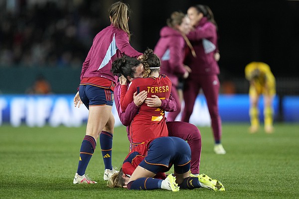 Last-minute goal puts Spain in final - Vimarsana News