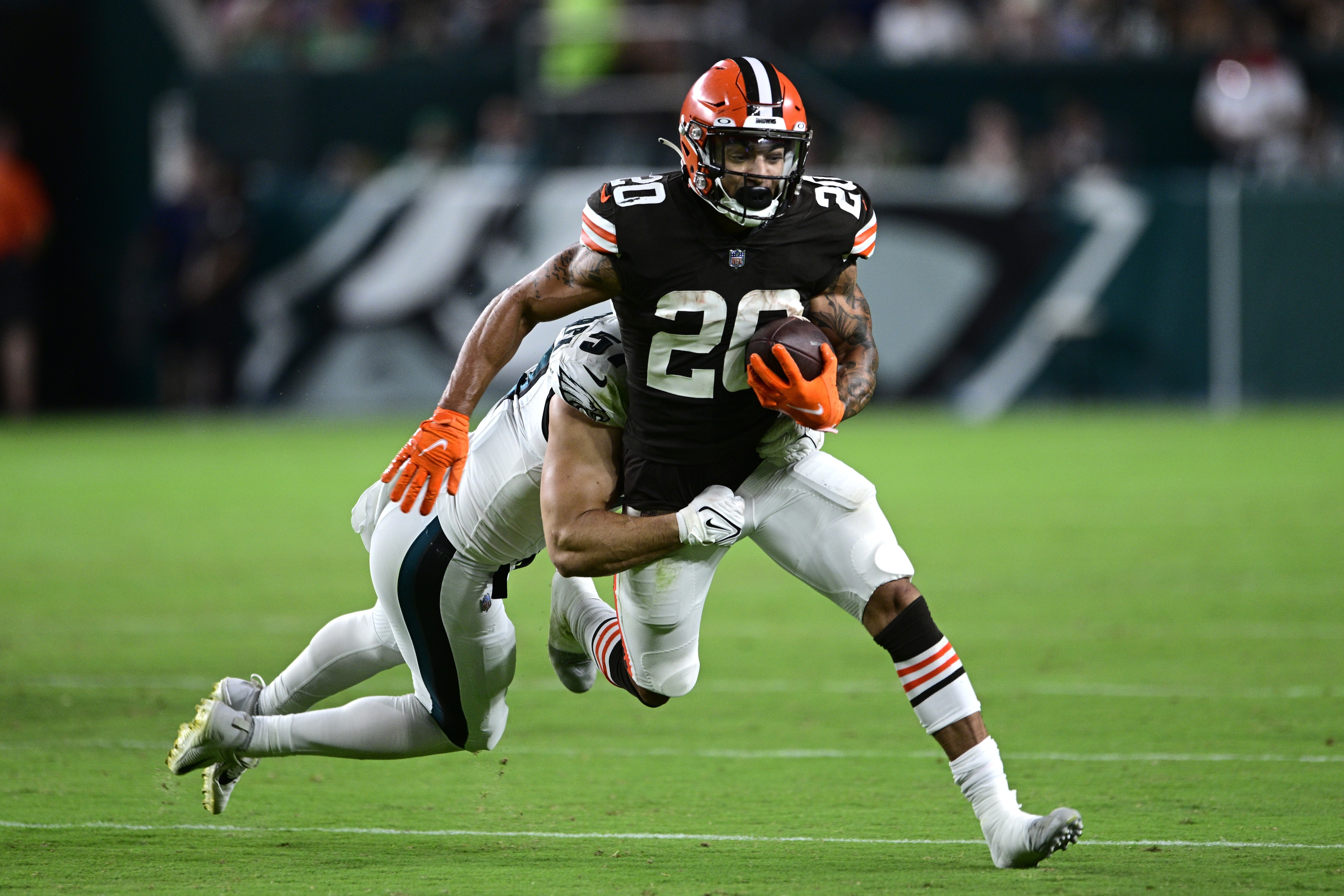 Browns settle for 18-18 tie with Eagles