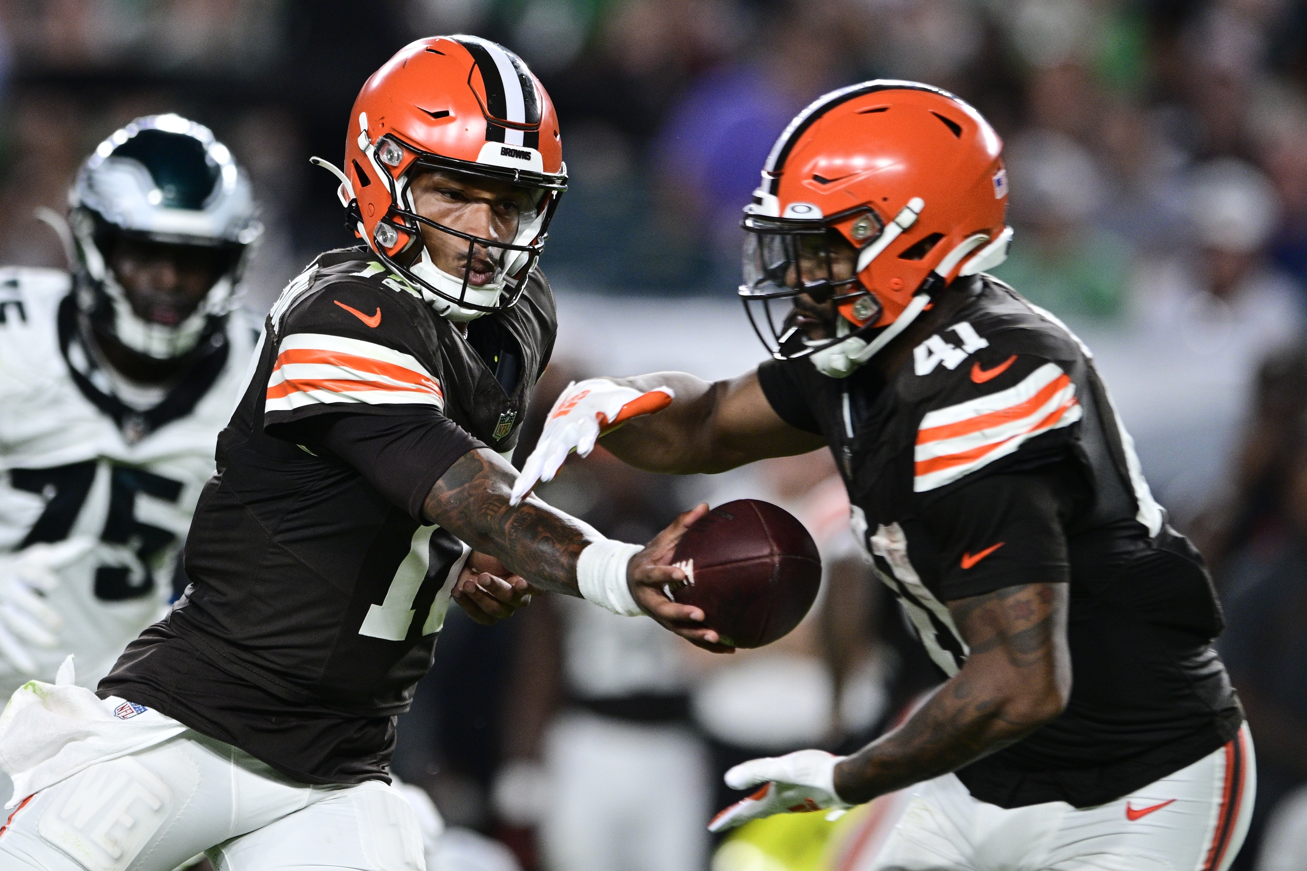 Cleveland Browns running back John Kelly pushes in 2-yard TD