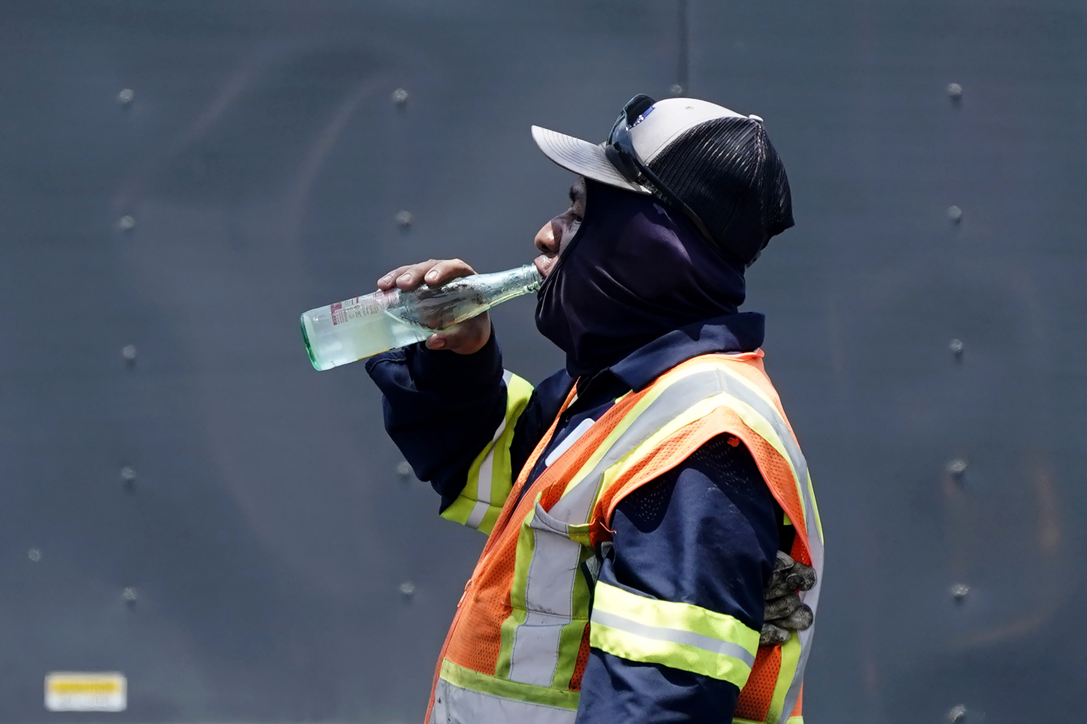 Would a Texas law take away workers' water breaks? A closer look at House Bill 2127 - Vimarsana News
